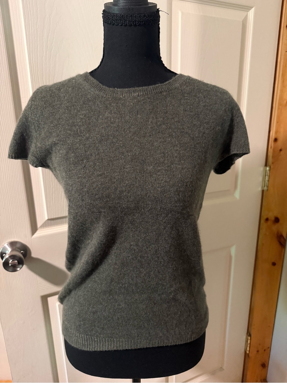 Neiman Marcus Cashmere Olive Crewneck Sweater, Size XS